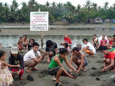 With the support of Nichiban Co., Ltd., 2,000 trees were planted in Bocana Village.